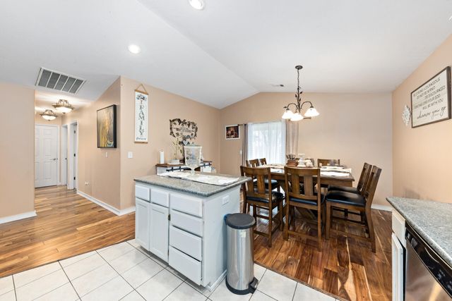 18 Scholarship Way, Medford, OR 97501