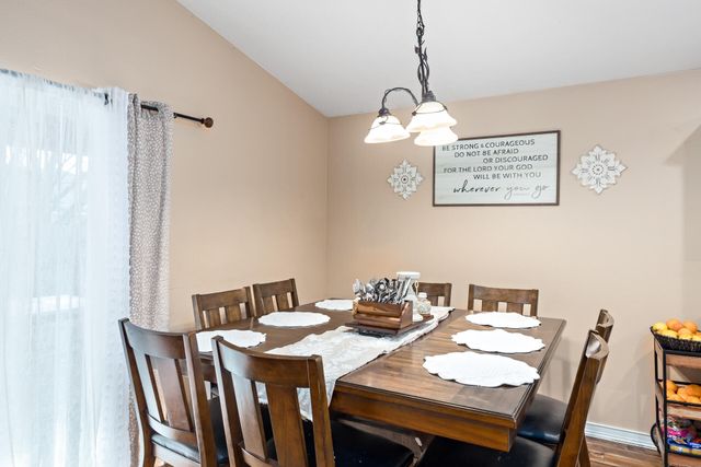 18 Scholarship Way, Medford, OR 97501