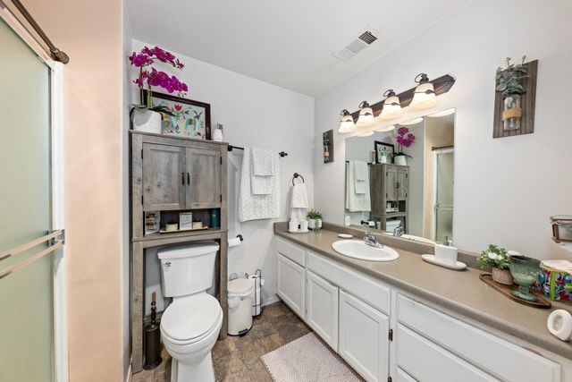 18 Scholarship Way, Medford, OR 97501