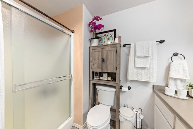 18 Scholarship Way, Medford, OR 97501