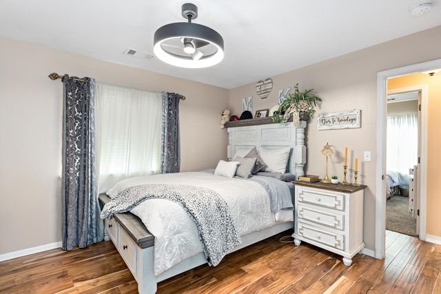 18 Scholarship Way, Medford, OR 97501