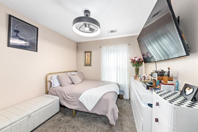 18 Scholarship Way, Medford, OR 97501