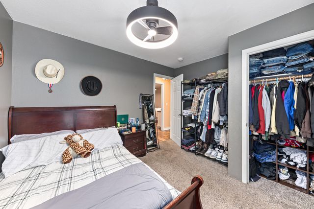 18 Scholarship Way, Medford, OR 97501