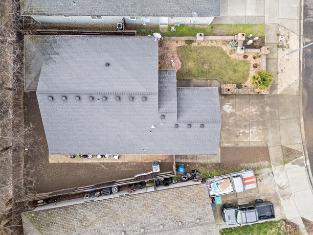 18 Scholarship Way, Medford, OR 97501