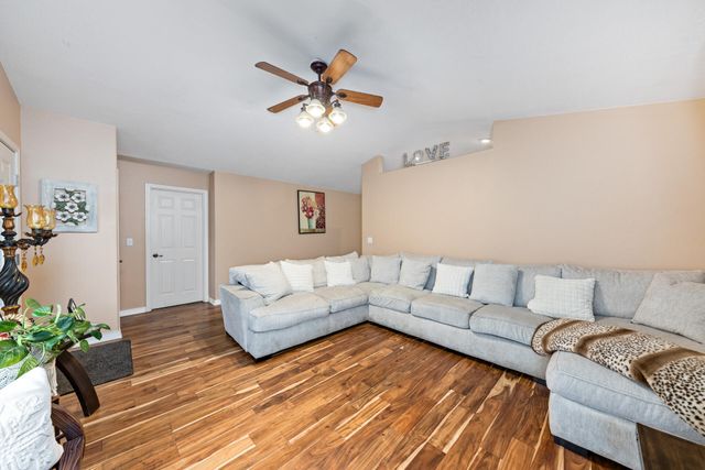 18 Scholarship Way, Medford, OR 97501