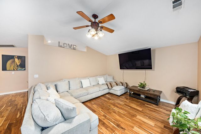 18 Scholarship Way, Medford, OR 97501