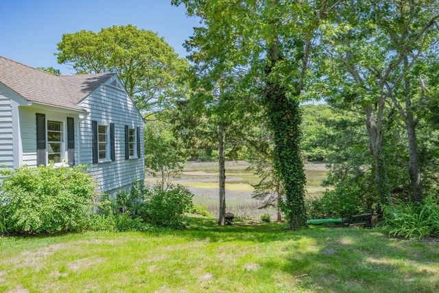 22 Wallace Point, Bourne, MA 02532