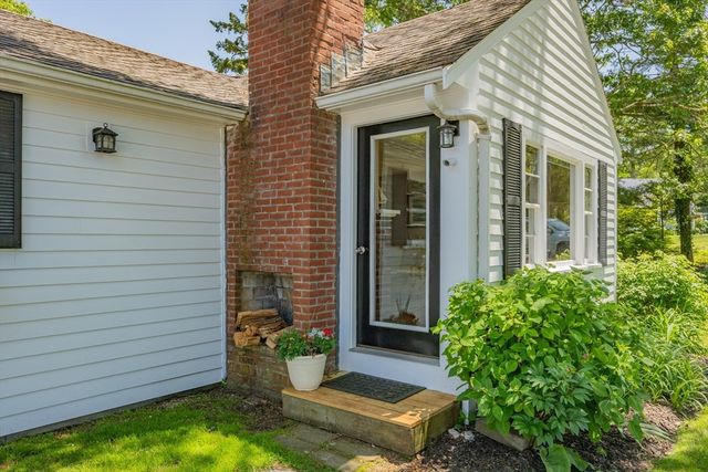 22 Wallace Point, Bourne, MA 02532