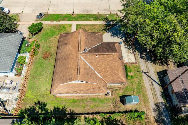 219 W 13th Ave, Winfield, KS 67156