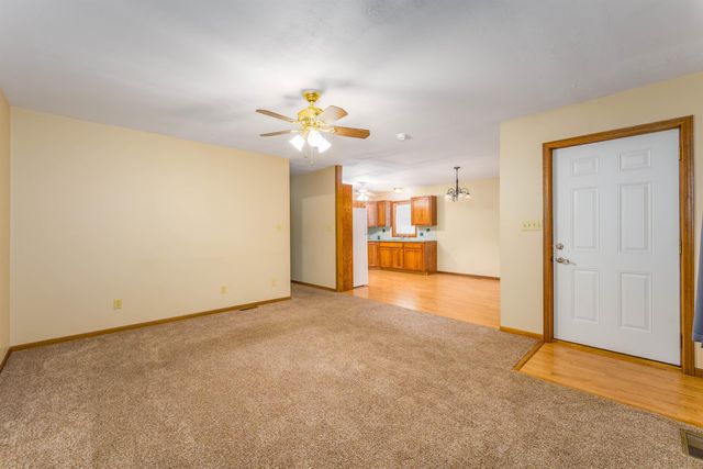 219 W 13th Ave, Winfield, KS 67156