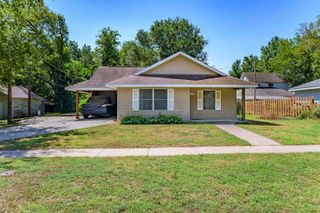 219 W 13th Ave, Winfield, KS 67156