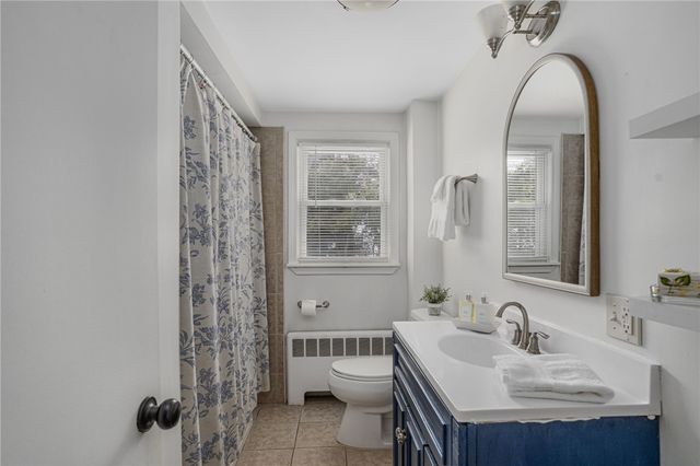 23 Laurelhurst Road, Cranston, RI 02920