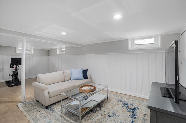 23 Laurelhurst Road, Cranston, RI 02920