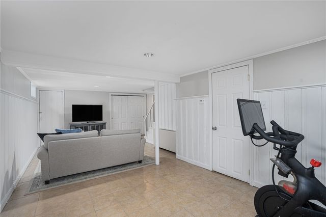 23 Laurelhurst Road, Cranston, RI 02920