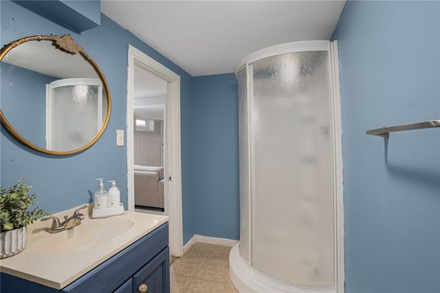 23 Laurelhurst Road, Cranston, RI 02920