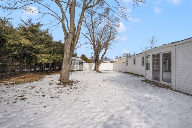 23 Laurelhurst Road, Cranston, RI 02920