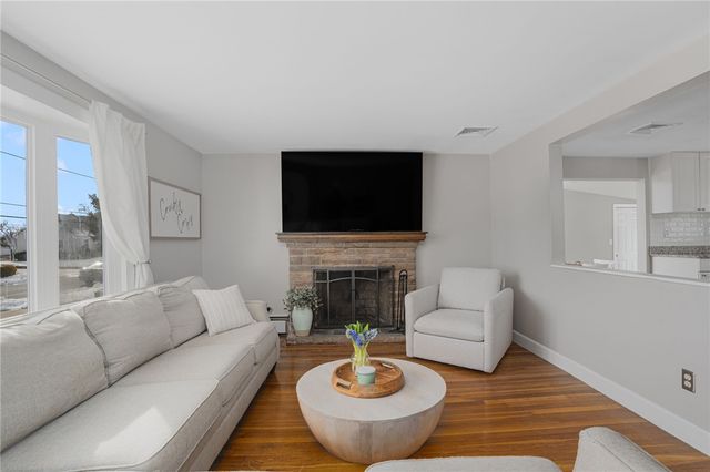 23 Laurelhurst Road, Cranston, RI 02920