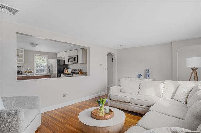 23 Laurelhurst Road, Cranston, RI 02920