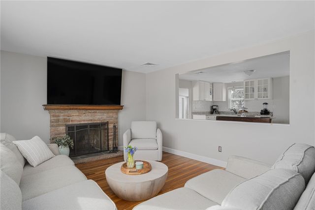 23 Laurelhurst Road, Cranston, RI 02920