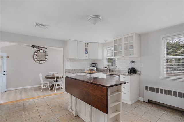 23 Laurelhurst Road, Cranston, RI 02920