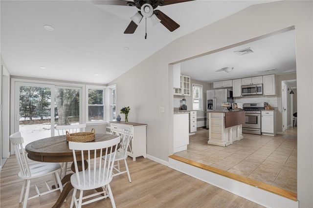 23 Laurelhurst Road, Cranston, RI 02920