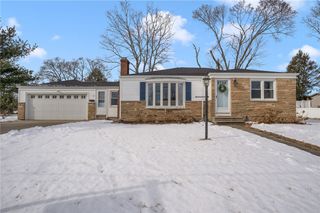 23 Laurelhurst Road, Cranston, RI 02920