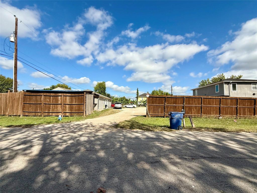 15322 Paul Road, Sugar Land, TX 77498