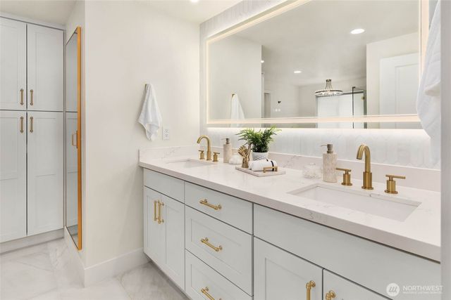 51 Glacier Key, Bellevue, WA 98006