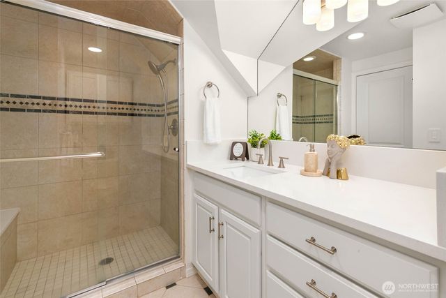 51 Glacier Key, Bellevue, WA 98006