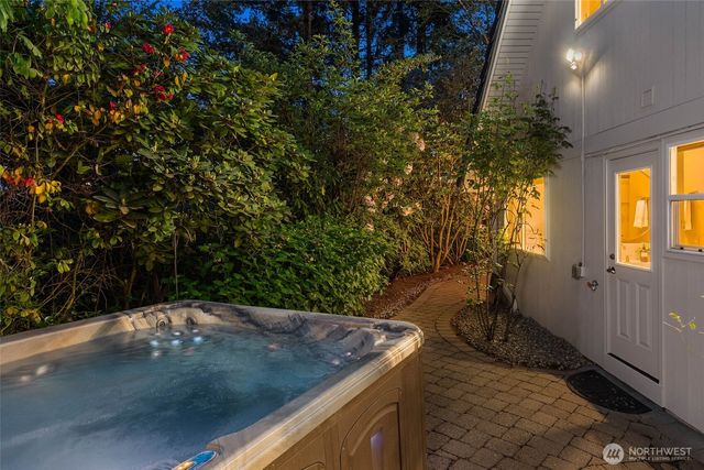 51 Glacier Key, Bellevue, WA 98006