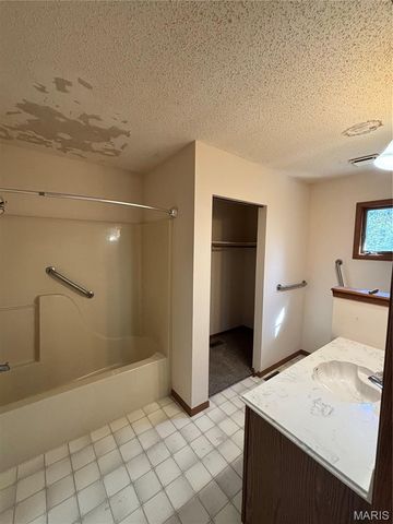 1546 Sugar Grove Road, Troy, MO 63379