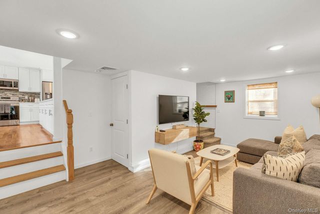 79 School Street, Hampton Bays, NY 11946