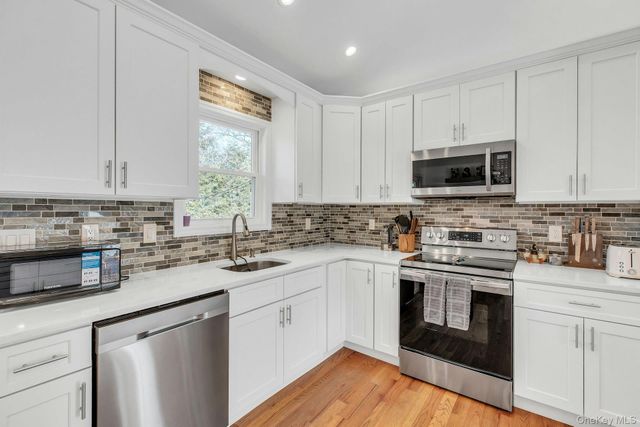 79 School Street, Hampton Bays, NY 11946