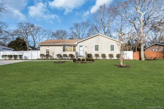 79 School Street, Hampton Bays, NY 11946