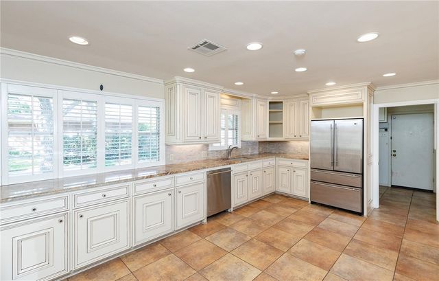 414 Barracuda Pl, Corpus Christi, TX 78411
