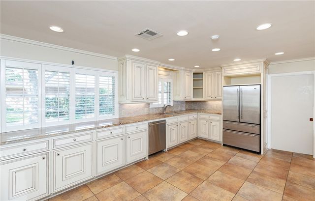 414 Barracuda Pl, Corpus Christi, TX 78411