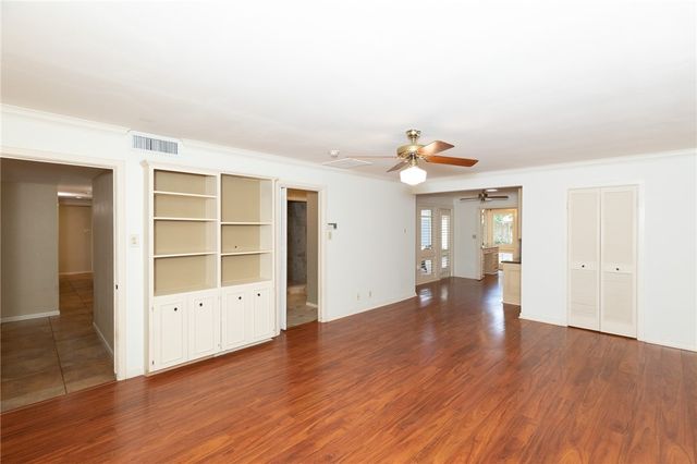 414 Barracuda Pl, Corpus Christi, TX 78411