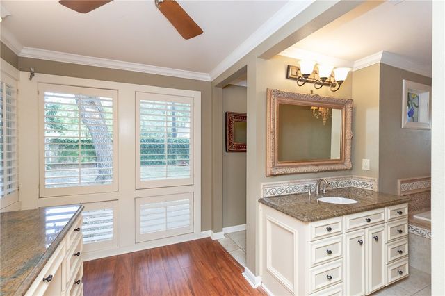 414 Barracuda Pl, Corpus Christi, TX 78411
