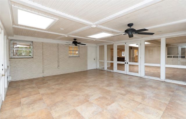 414 Barracuda Pl, Corpus Christi, TX 78411