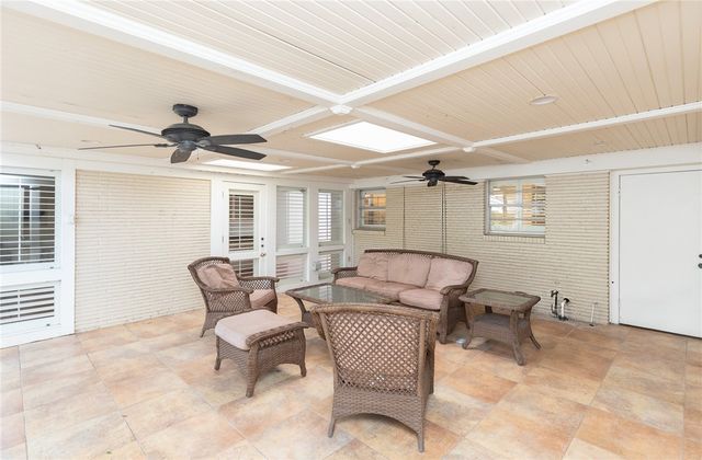 414 Barracuda Pl, Corpus Christi, TX 78411