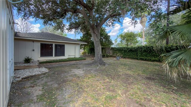 414 Barracuda Pl, Corpus Christi, TX 78411