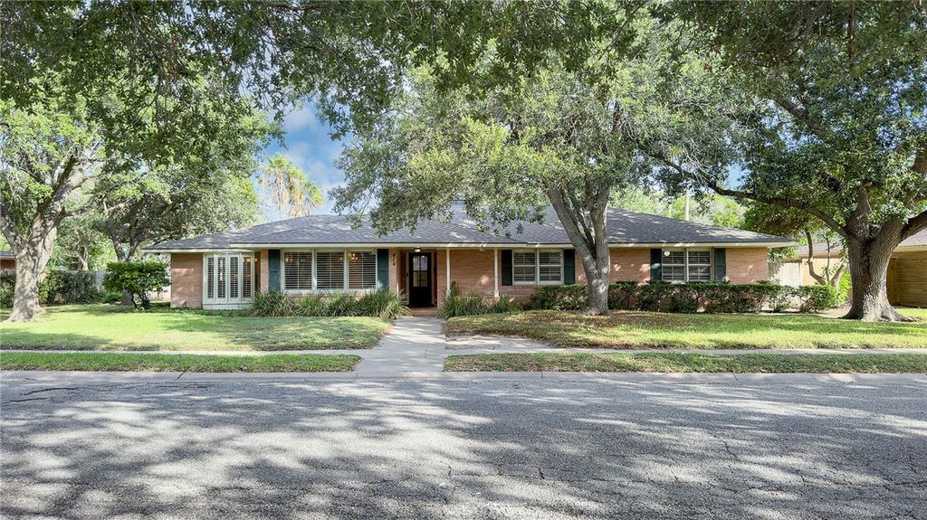 414 Barracuda Pl, Corpus Christi, TX 78411