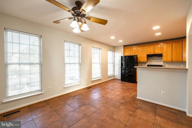 26139 KENNYWOOD SQ, Chantilly, VA 20152