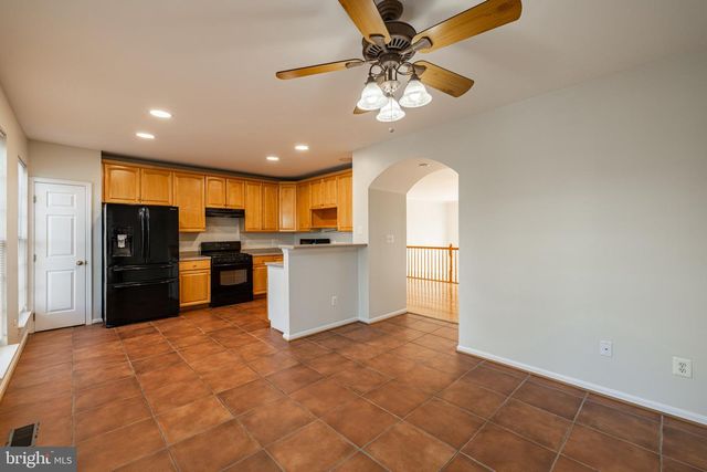 26139 KENNYWOOD SQ, Chantilly, VA 20152