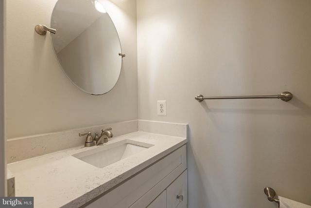 26139 KENNYWOOD SQ, Chantilly, VA 20152