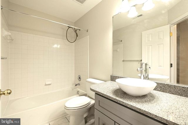 26139 KENNYWOOD SQ, Chantilly, VA 20152
