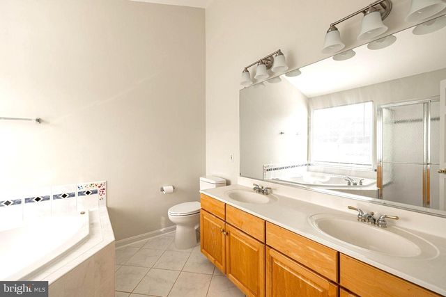 26139 KENNYWOOD SQ, Chantilly, VA 20152