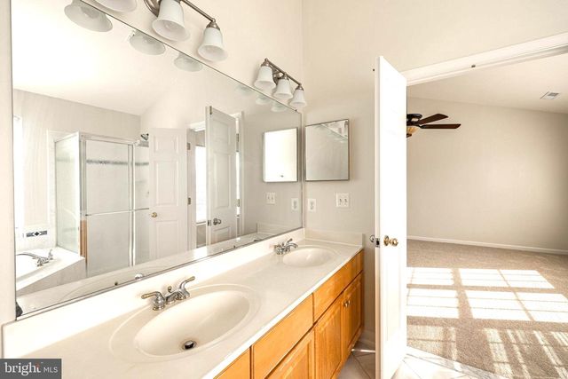 26139 KENNYWOOD SQ, Chantilly, VA 20152