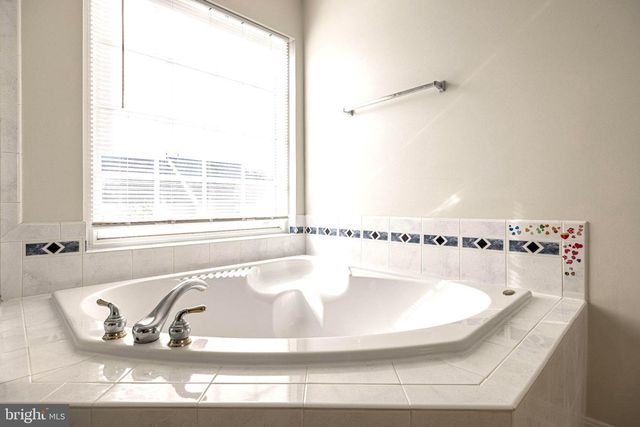 26139 KENNYWOOD SQ, Chantilly, VA 20152
