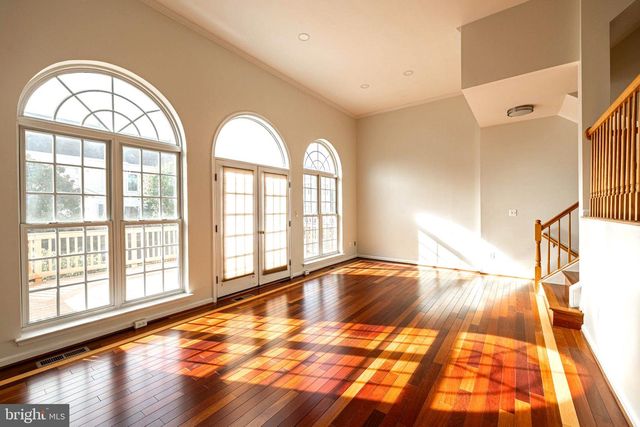 26139 KENNYWOOD SQ, Chantilly, VA 20152